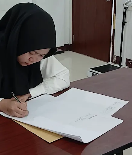 Kak Yulia Sari Saat Mengikuti Walk-In Interview di Kantor LPK Gunamandiri