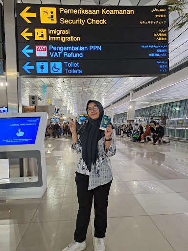 IMG Kak Evi di Bandara